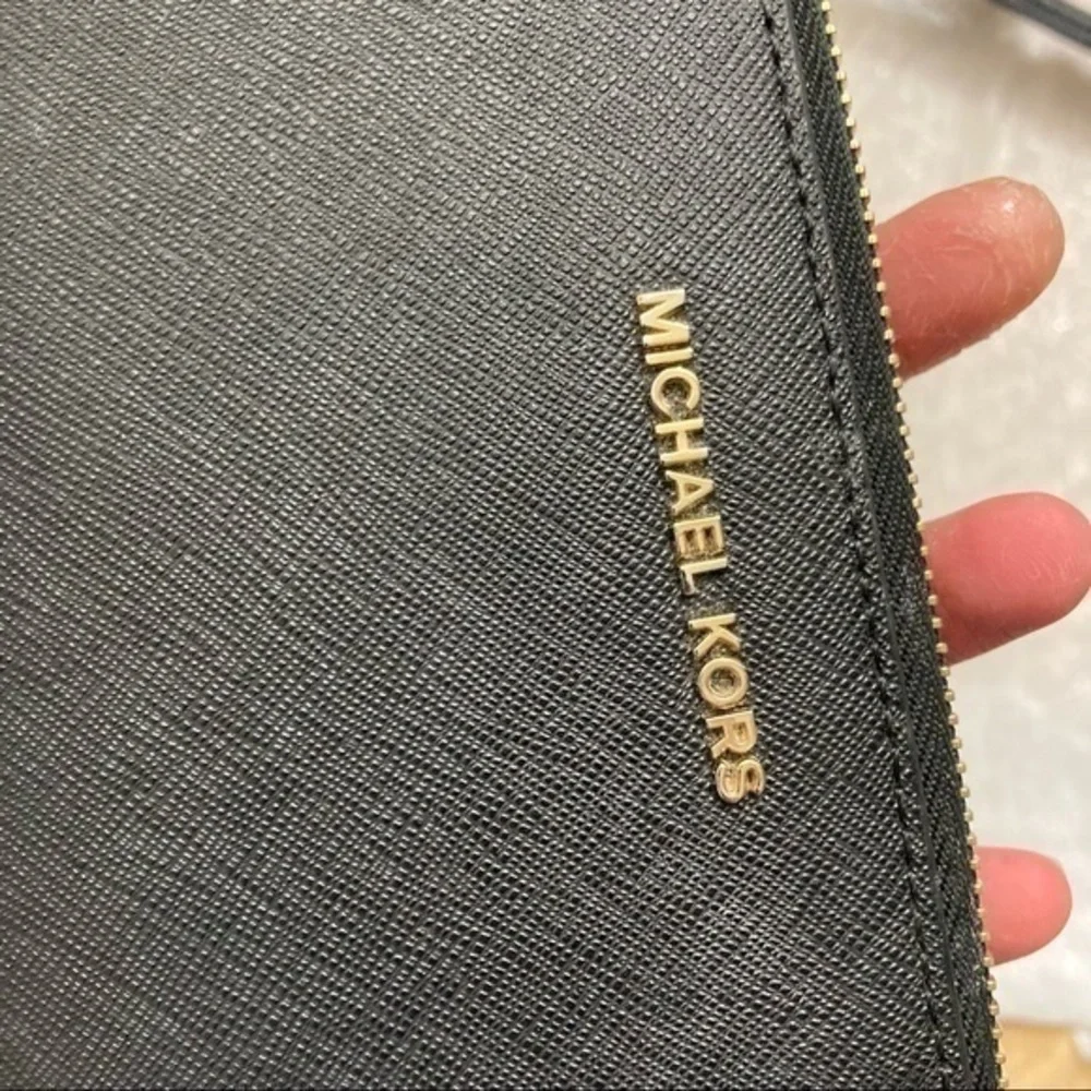 Michael kors black zipper clutch wallet wristlet